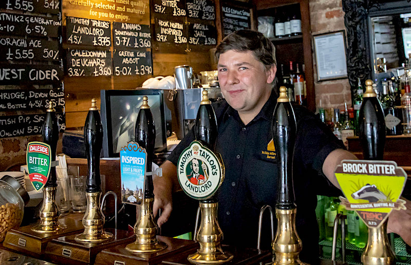 Gran Bretagna: Meno tasse sulla birra… ma bere una pinta costerà di più!